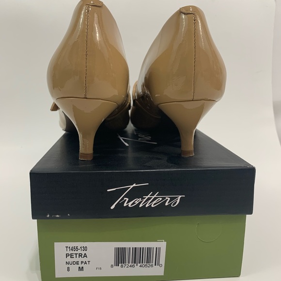 Trotters “Petra” nude patent leather kitten heels - Picture 3 of 8